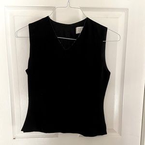 Sleeveless ladies blouse with beaded neckline